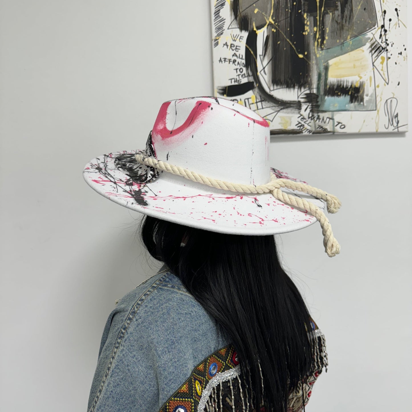 Palarie alba, cu bor lat, handmade, pictata si accesorizata manual, reglabila, Sydney