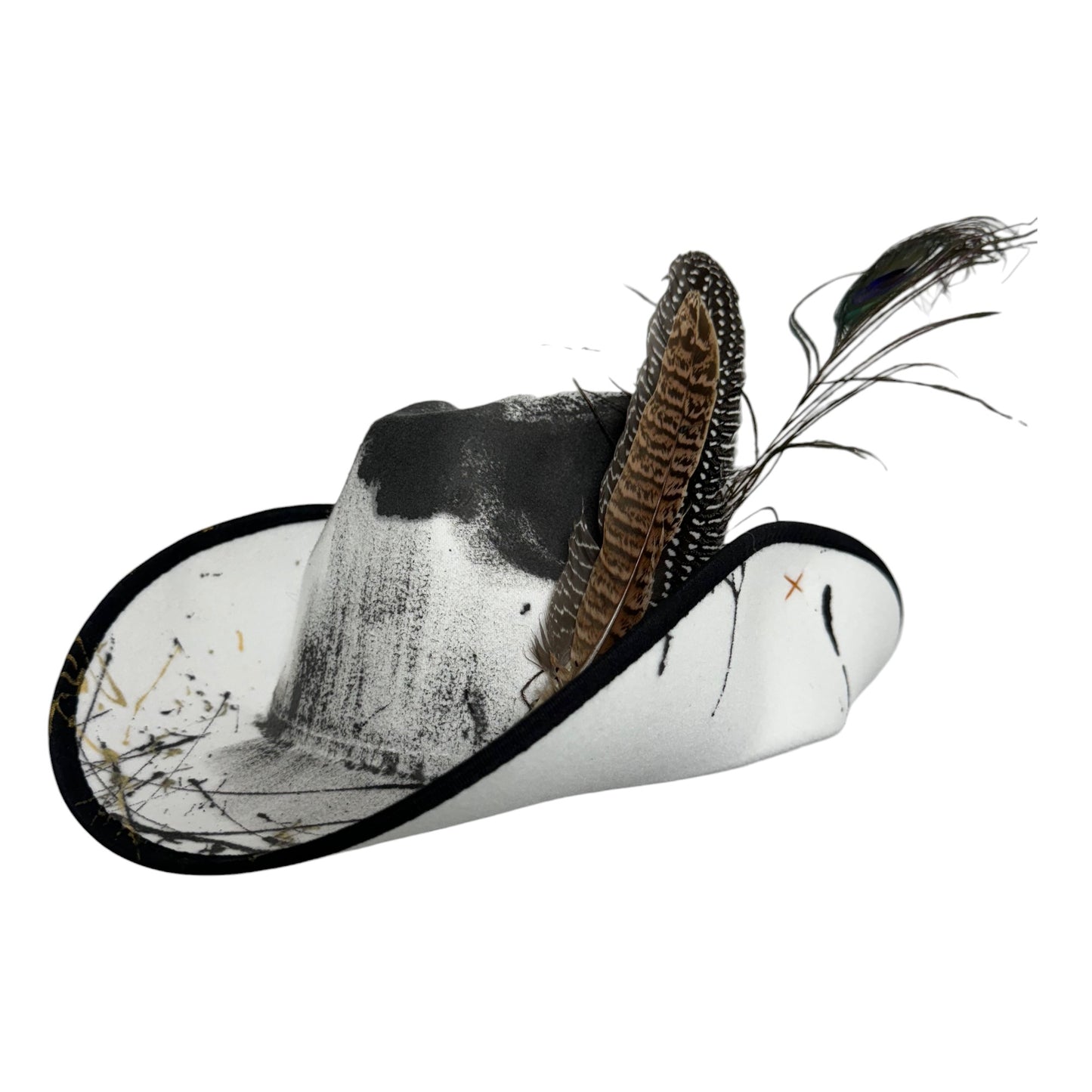 Palarie alba, stil cowboy, handmade, pictata si accesorizata manual, reglabila, Tabitta