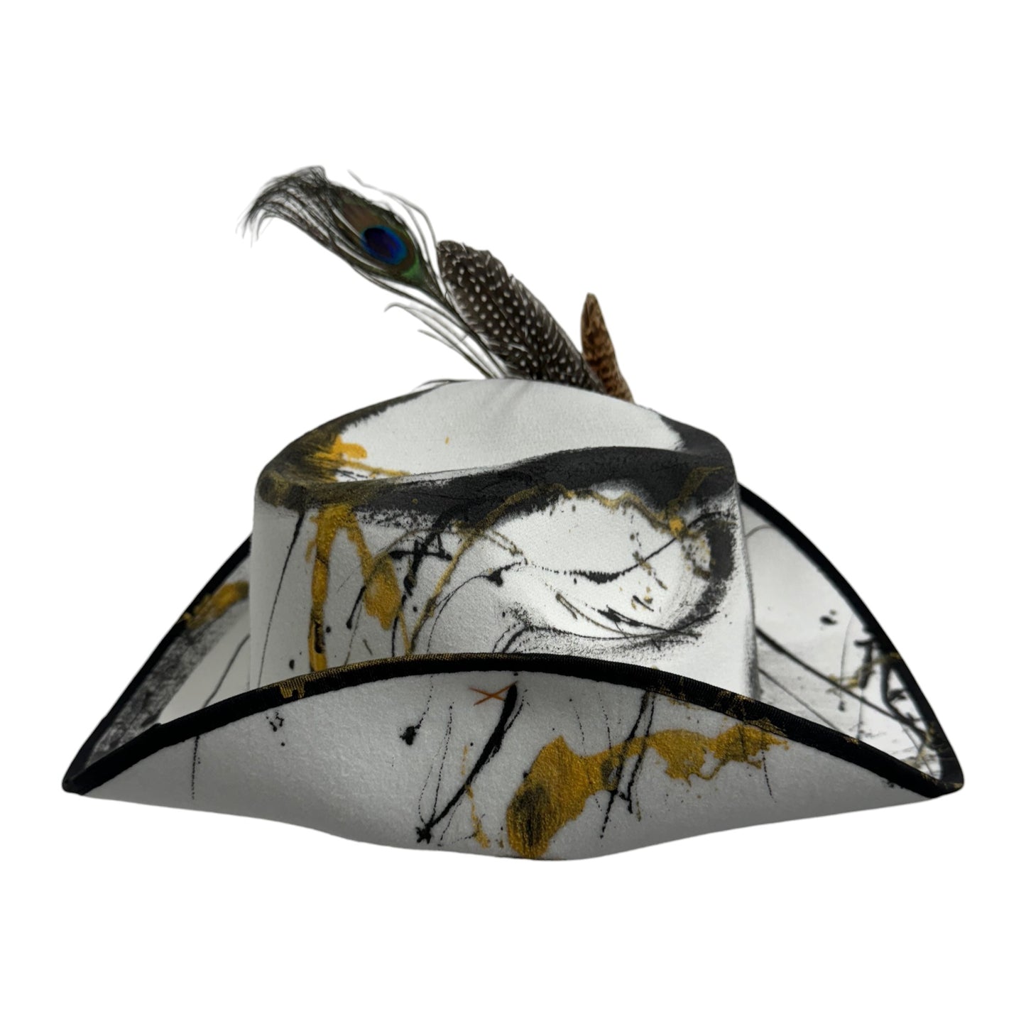 Palarie alba, stil cowboy, handmade, pictata si accesorizata manual, reglabila, Tabitta