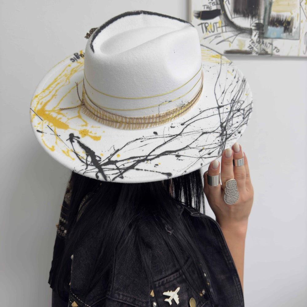 Palarie alba, cu bor lat, handmade, pictata si accesorizata manual, You are made of Magic