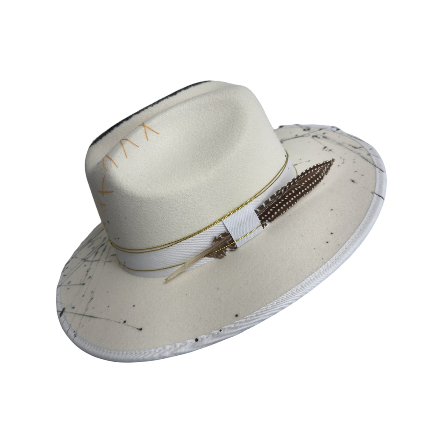 Palarie alb unt, cu bor lat, handmade, pictata si accesorizata manual, Simplicity