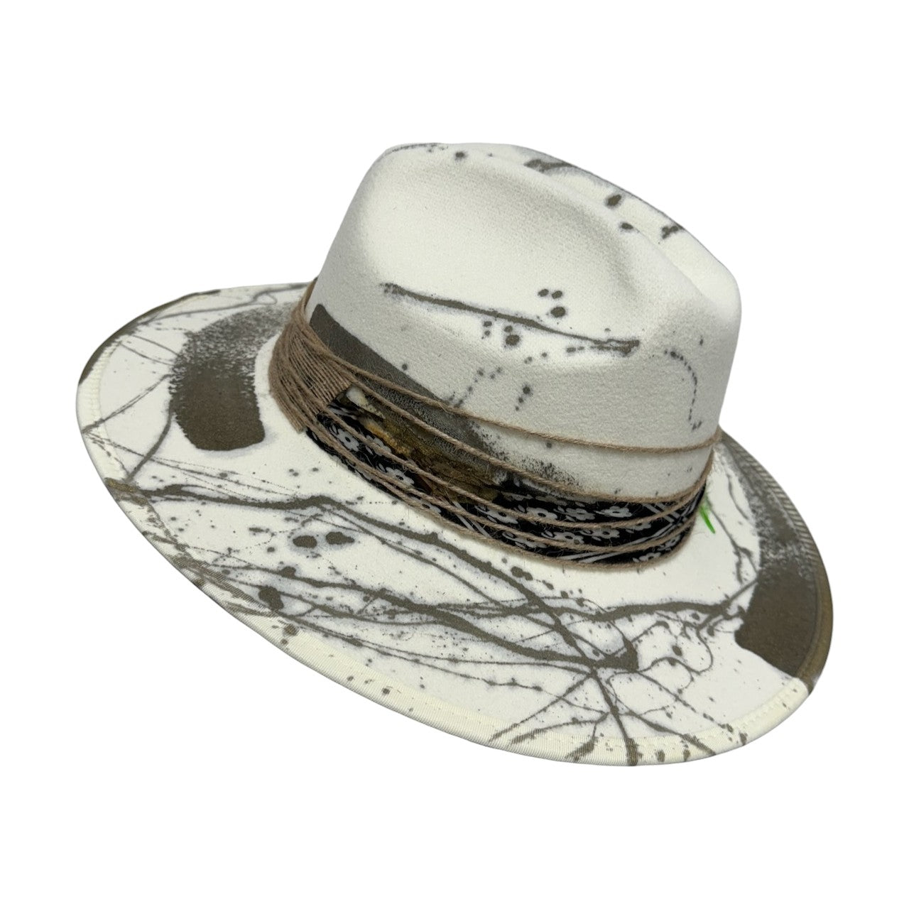 Palarie alb unt, handmade, pictata si accesorizata manual, reglabila, Sophia