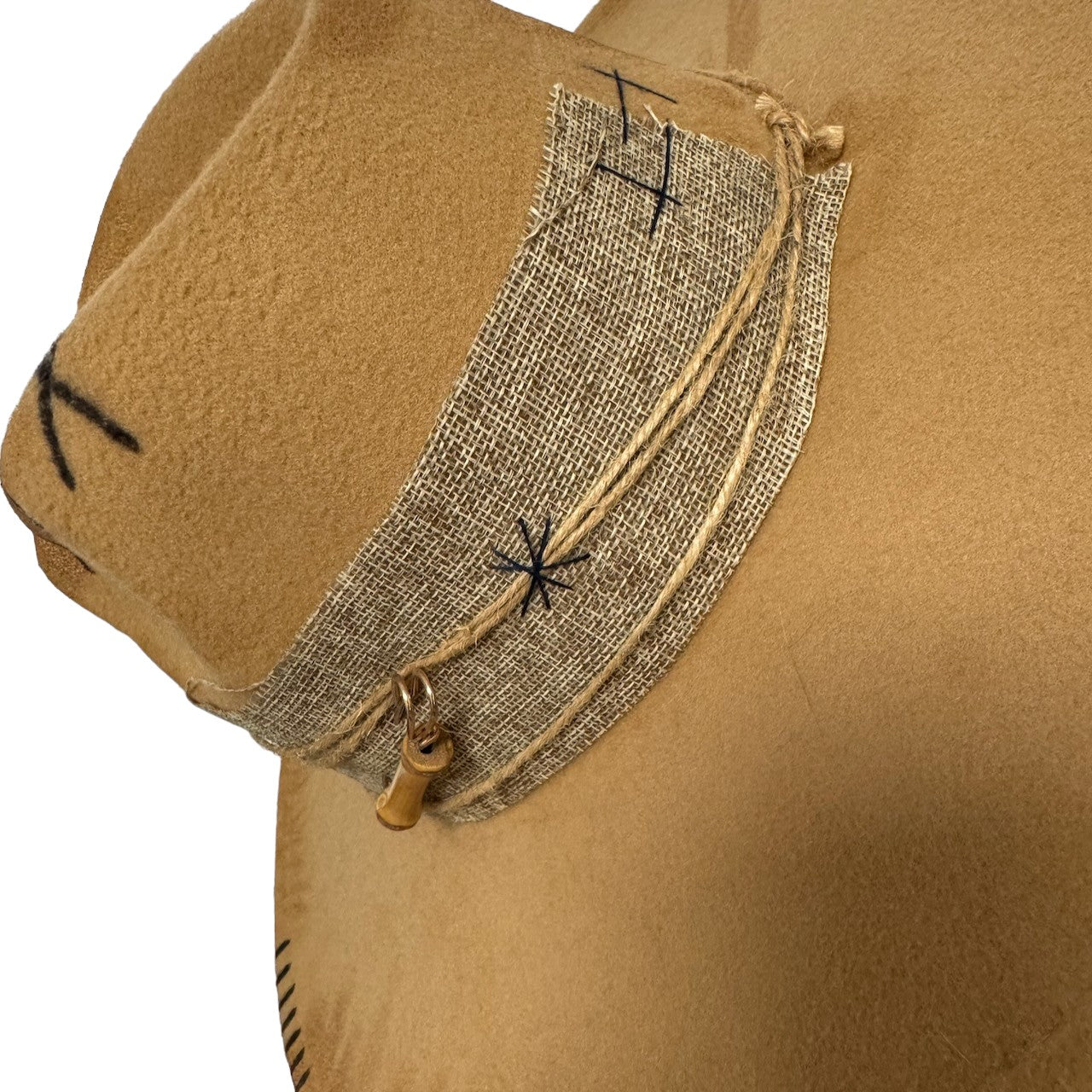 Palarie bej, cu bor lat, handmade, pictata si accesorizata manual, reglabila, Soraya