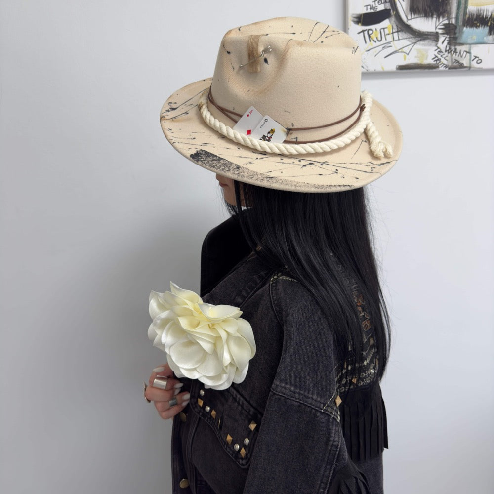Palarie bej, handmade, pictata si accesorizata manual, Play your Cards