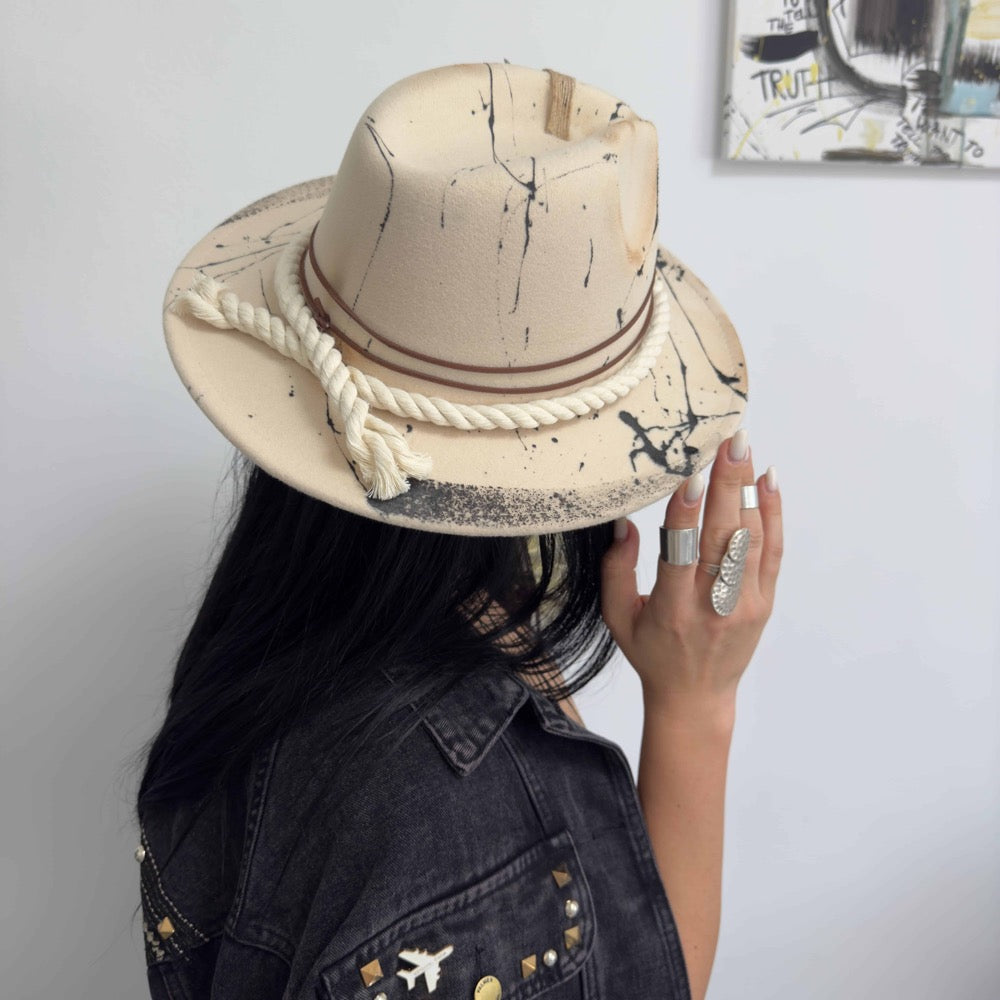 Palarie bej, handmade, pictata si accesorizata manual, Play your Cards