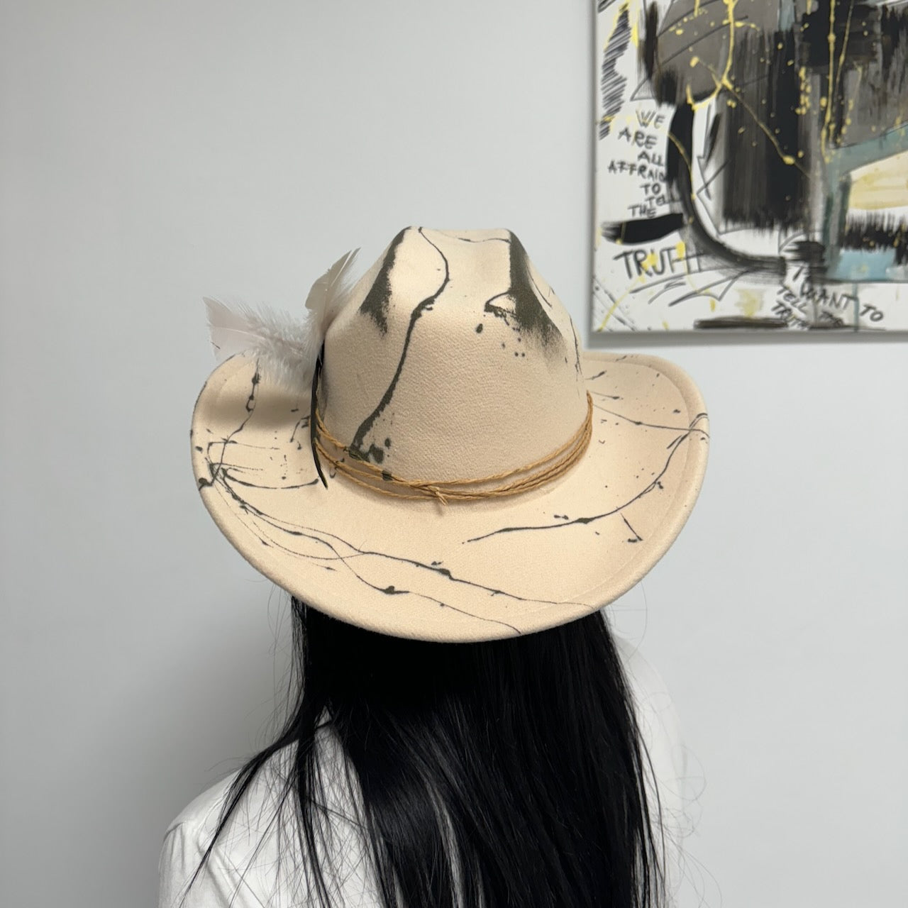 Palarie bej, stil cowboy, handmade, pictata si accesorizata manual, reglabila, Soria