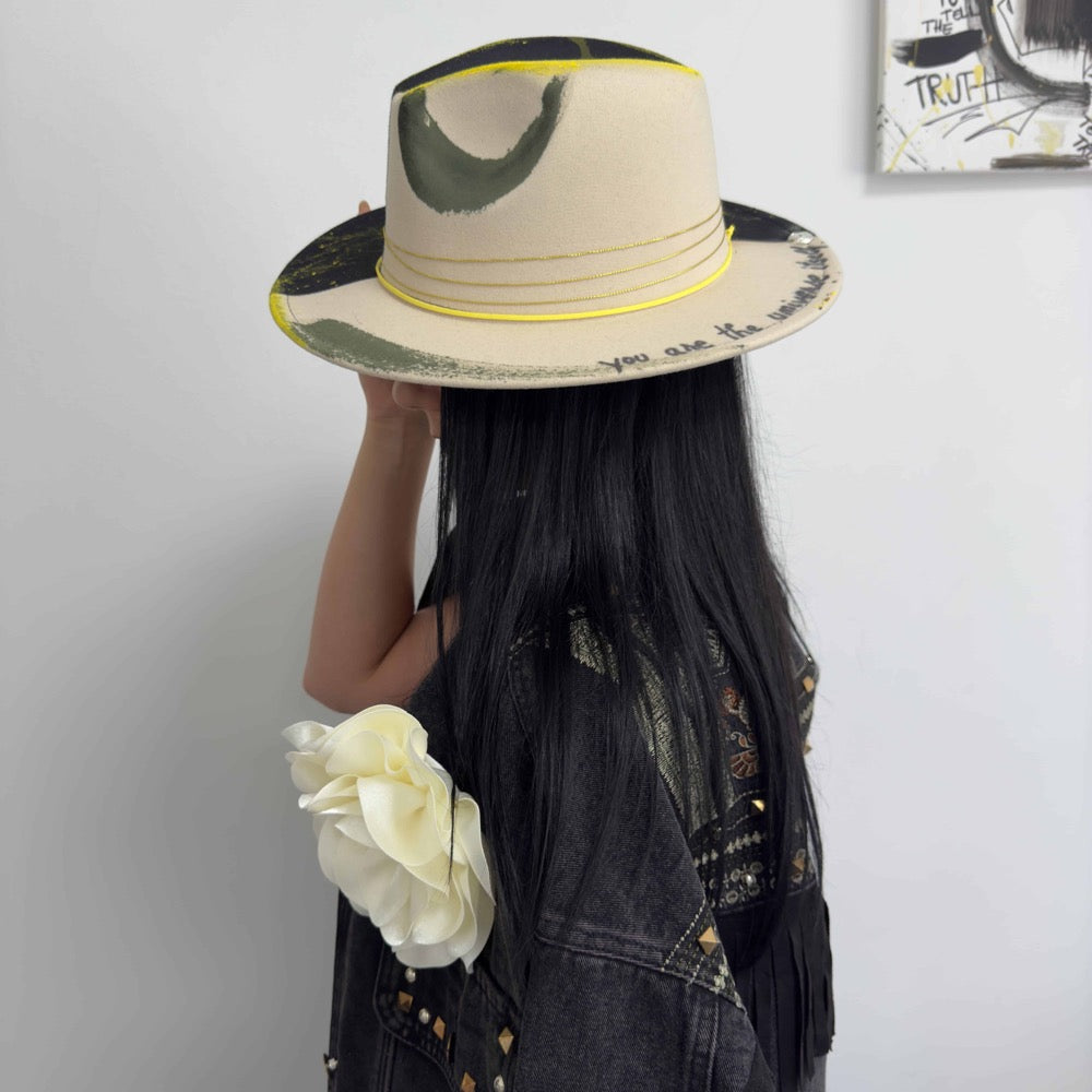 Palarie bej cu negru, handmade, pictata si accesorizata manual, Universe
