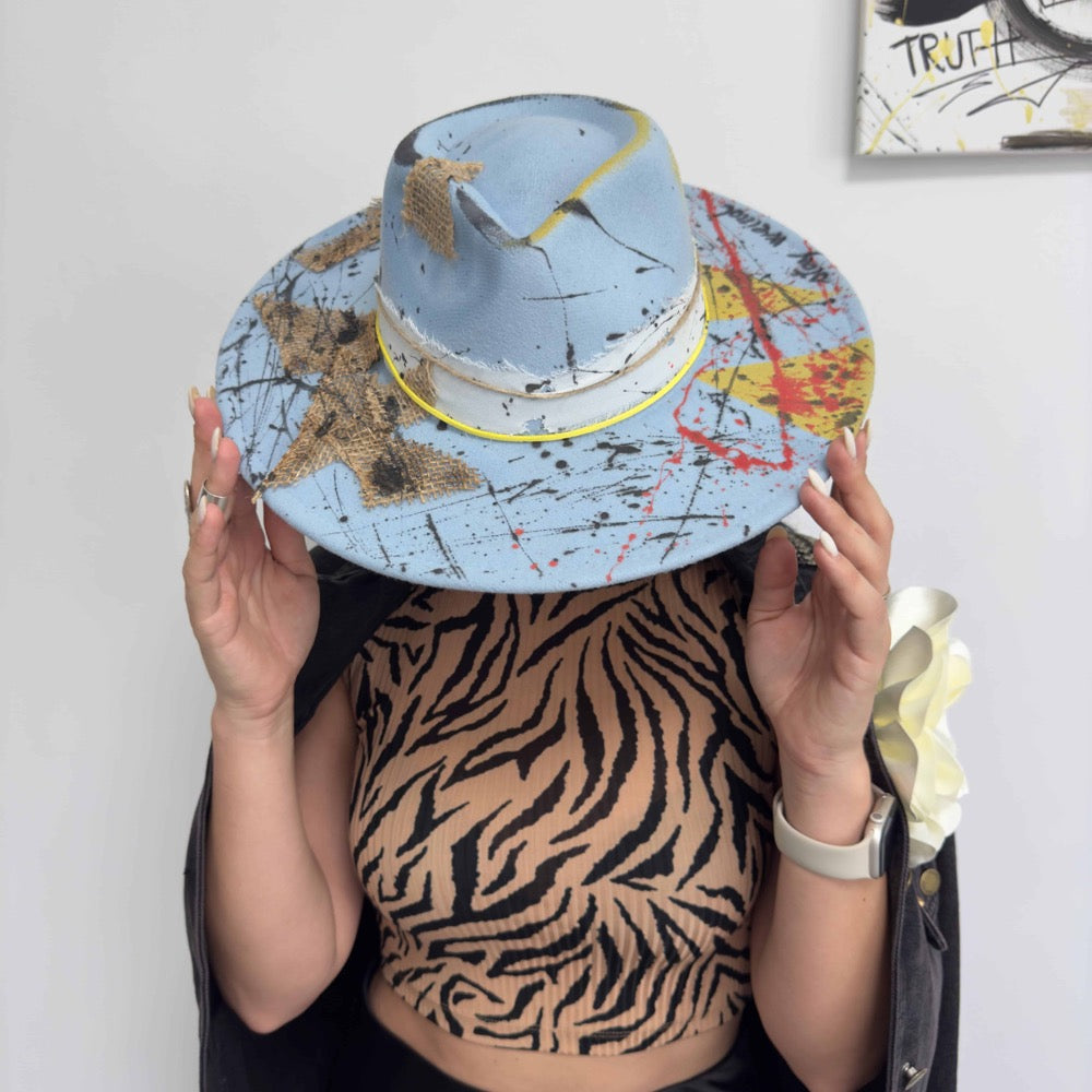 Palarie bleu, cu bor lat, handmade, pictata si accesorizata manual, Stay Weird