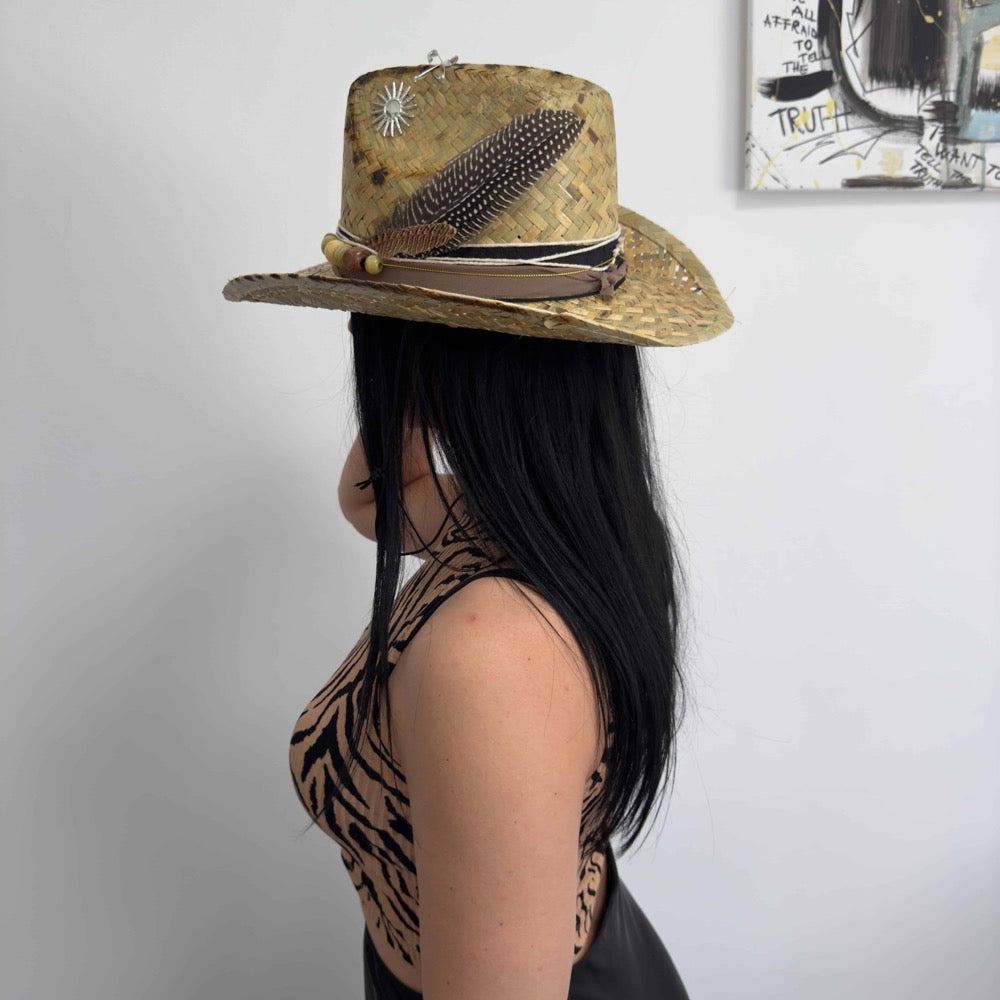 Palarie maro, stil cowboy, de paie, handmade, accesorizata manual, Ibiza
