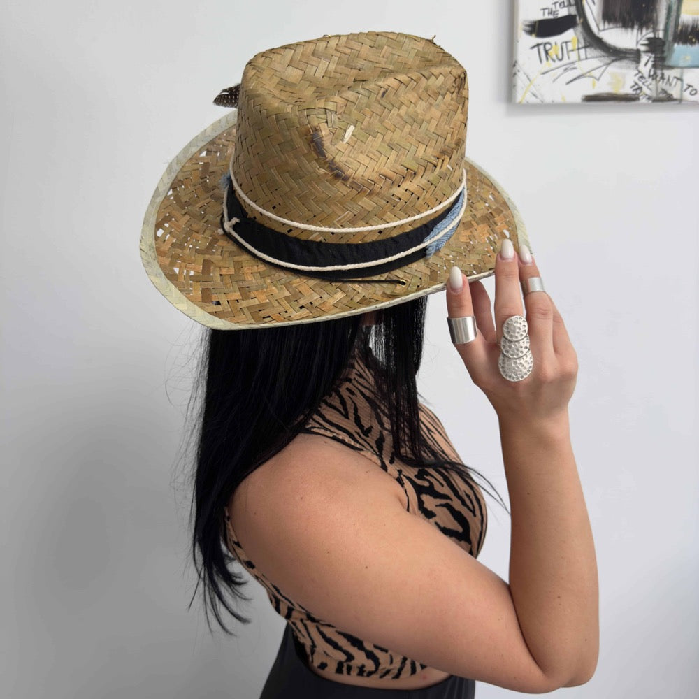 Palarie maro, stil cowboy, de paie, handmade, accesorizata manual, Mykonos