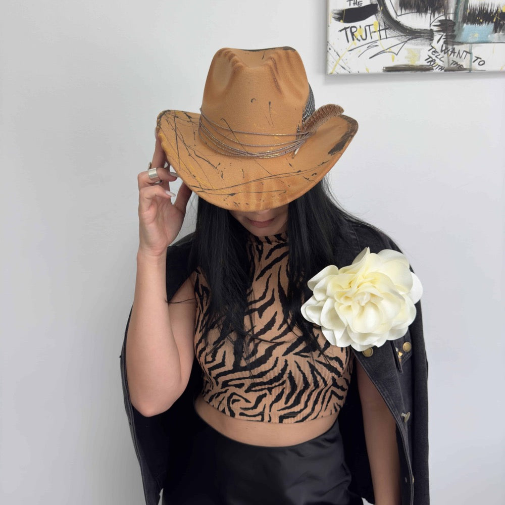 Palarie maro, stil cowboy, handmade, pictata si accesorizata manual, Burned Gold
