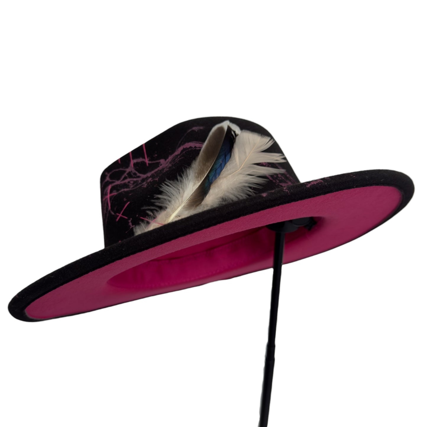Palarie neagra, cu bor lat, handmade, pictata si accesorizata manual, Pink Fever