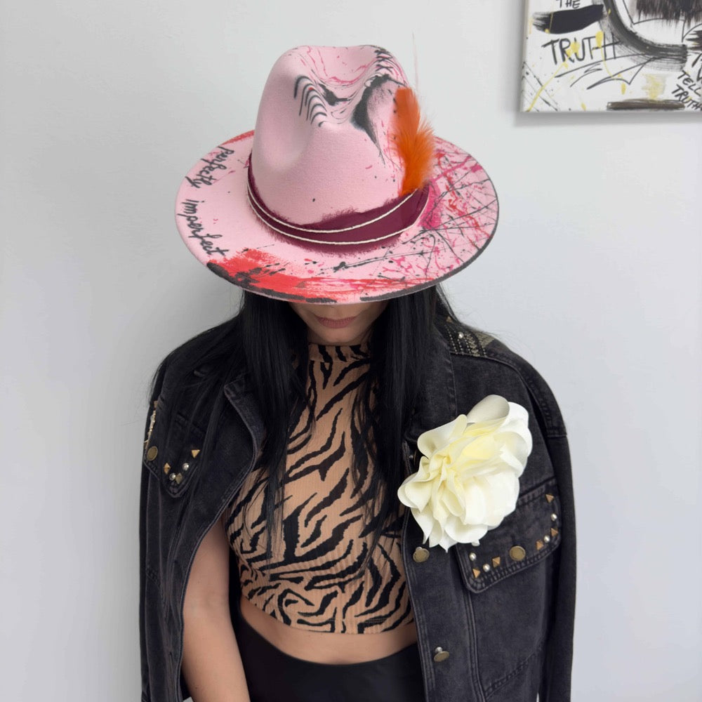 Palarie roz, handmade, pictata si accesorizata manual, Perfectly Imperfect