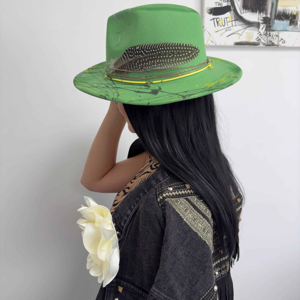 Palarie verde, handmade, pictata si accesorizata manual, Green Love