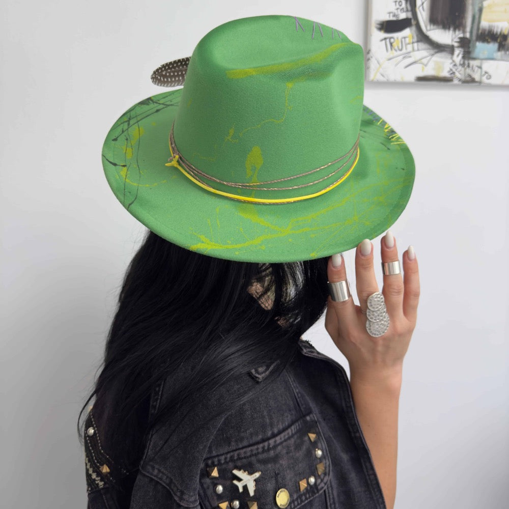 Palarie verde, handmade, pictata si accesorizata manual, Green Love