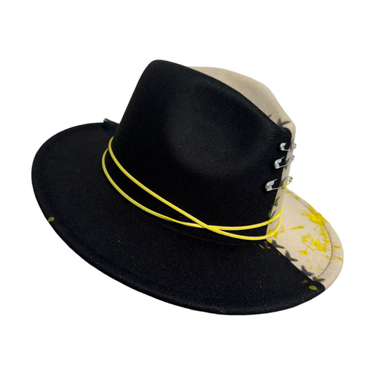 Palarie neagra, handmade, pictata si accesorizata manual, reglabila, Taina