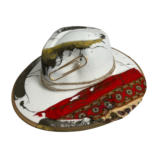 Palarie alba, cu bor lat, handmade, pictata si accesorizata manual, reglabila, Sunneva