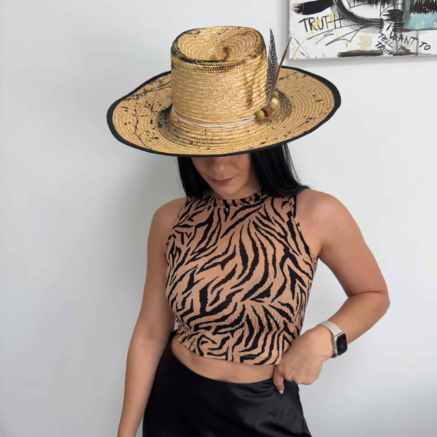 Palarie bej, cu bor mare, de paie, handmade, pictata si accesorizata manual, Bali