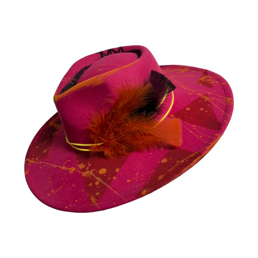 Palarie roz fuchsia, cu bor lat, handmade, pictata si accesorizata manual, reglabila, Sussane