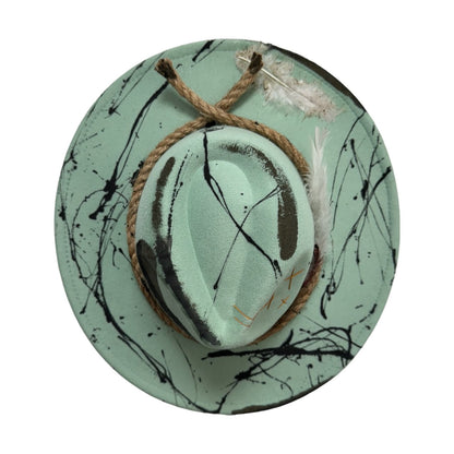 Palarie verde, cu bor lat, handmade, pictata si accesorizata manual, reglabila, Sonnia